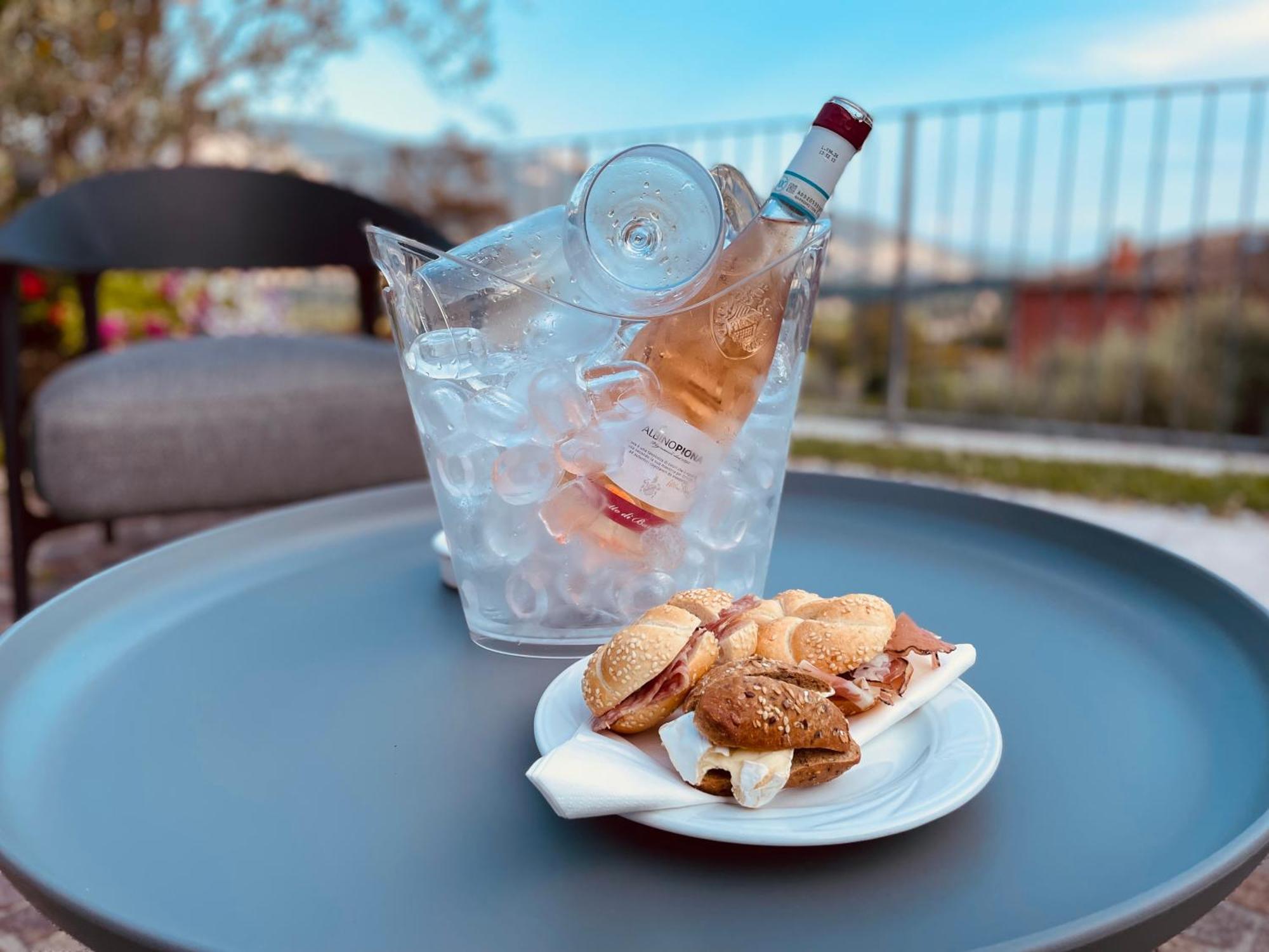 Relais Fontana Rosa B&B Wellness Caprino Veronese Eksteriør bilde