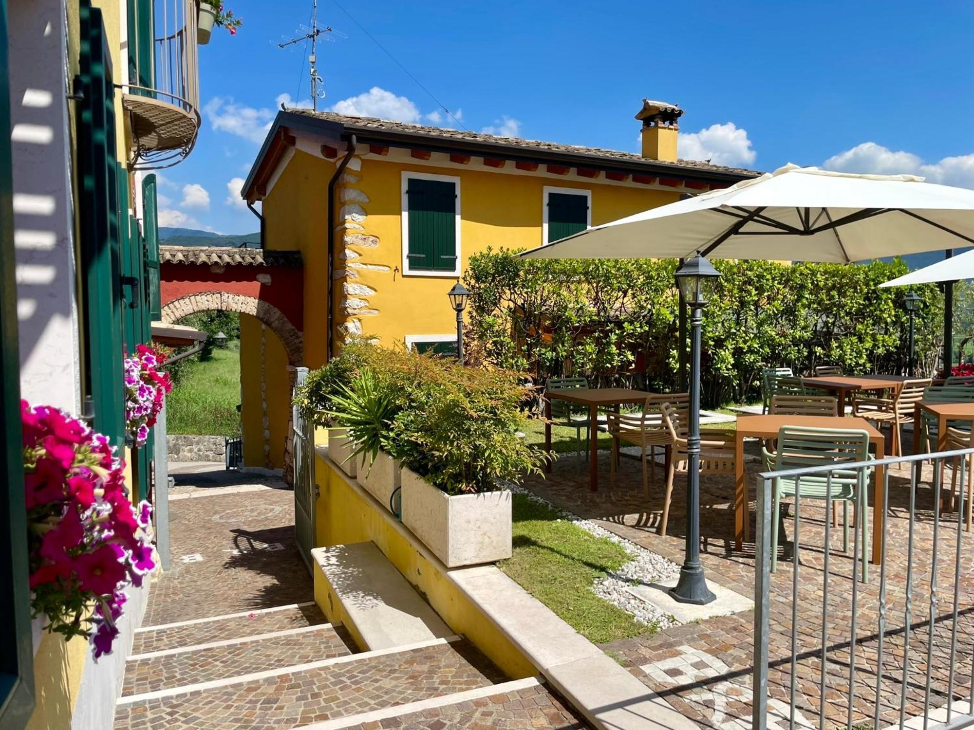 Relais Fontana Rosa B&B Wellness Caprino Veronese Eksteriør bilde